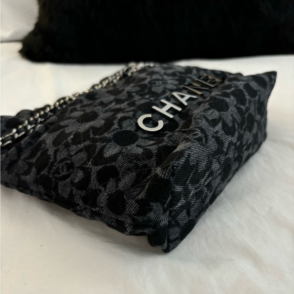 NWT 🖤 CHANEL 24B Black Floral Denim Mini 22 Ruthenium Hardware Bag - Picture 13 of 16